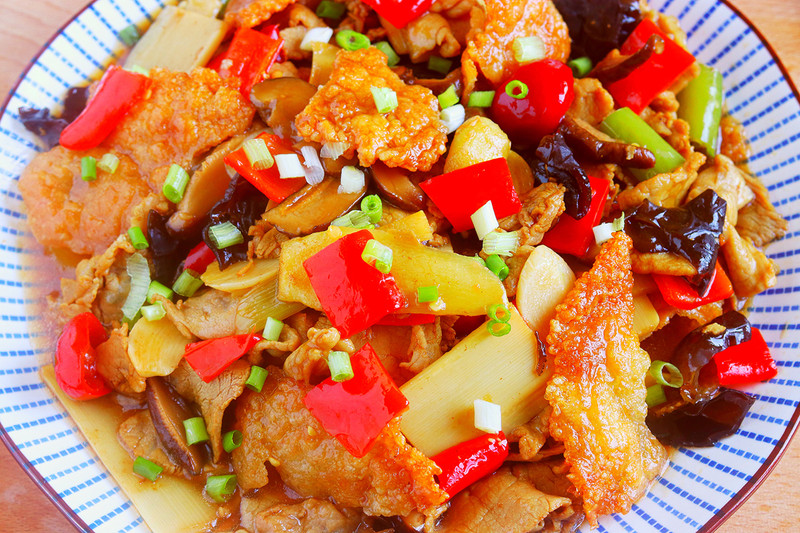 锅巴肉片的做法(图1) 锅巴肉片的做法