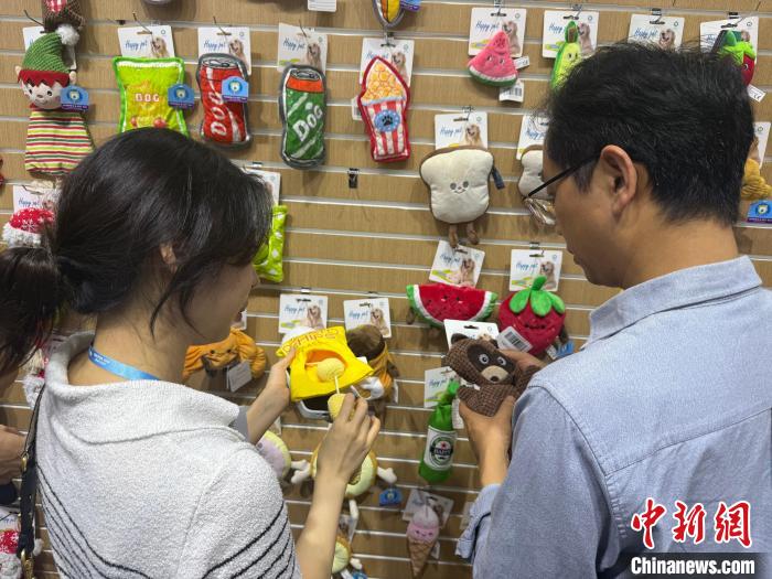 智能环保化宠物用品走俏