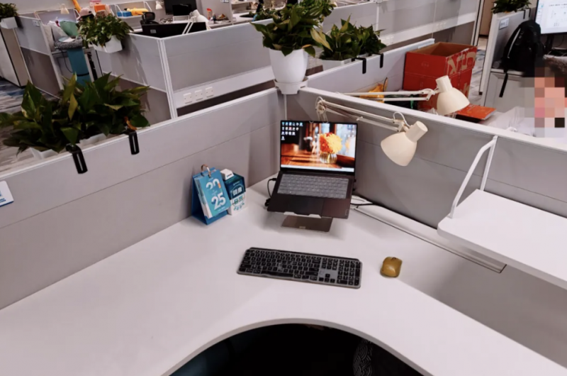 腾讯发文晒“鹅厂”员工位，展示办公室多样风格氛围