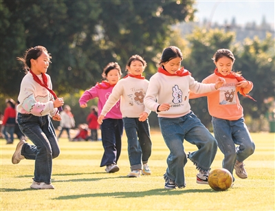 校园女足显身手