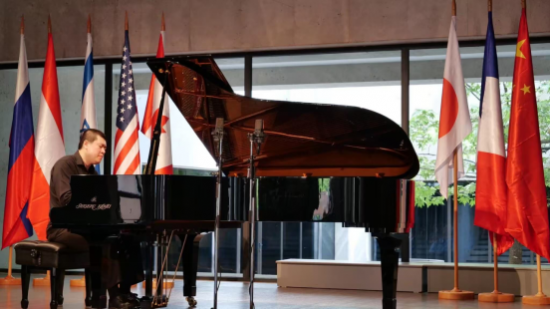 国际赛事“大满贯”得主 钢琴演奏家冯方舟开启三地巡演