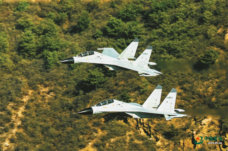 鹰击长空——海军航空大学某团飞行训练影像