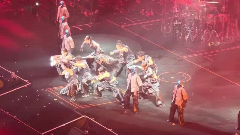 马斯克转发宇树机器人伴舞王力宏视频：令人印象深刻