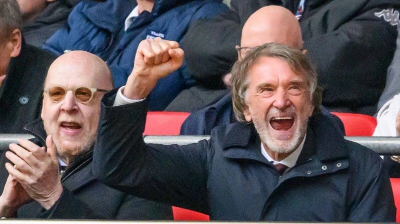 原创             曝曼联明夏备2亿买4人！拉爵会晤维尼修斯，但其工资极高没可能签