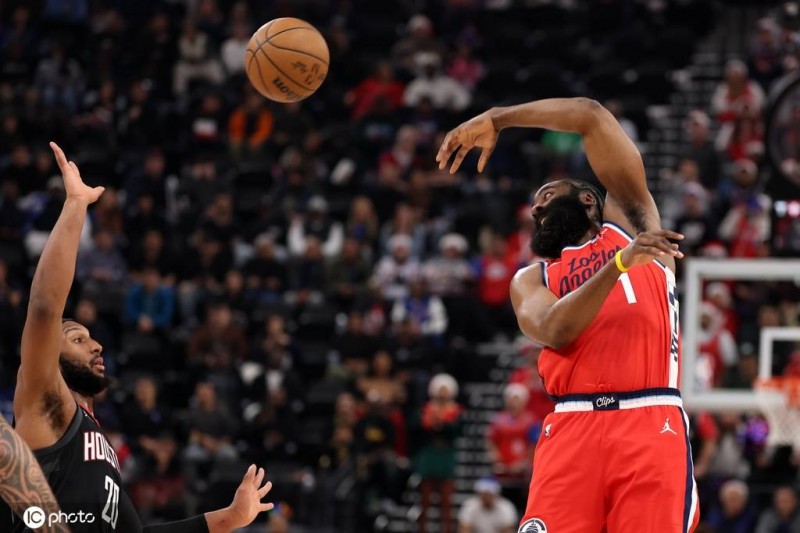 伦登组合轰70+12+11斩死神 快船送火箭“三崩”体验券