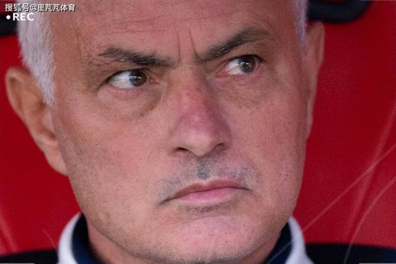 原创             2025足坛大事件（二）：穆帅下课滕哈格再演黑色幽默，利物浦崩盘