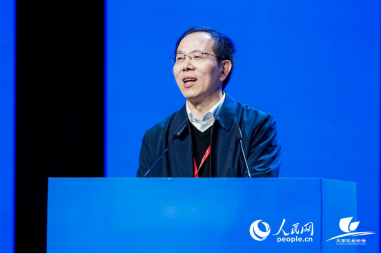 胡俊：以AI赋能教育变革，培养新时代拔尖人才