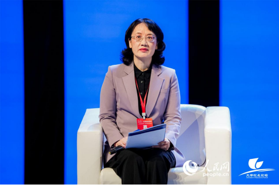 黄晓娟：推动人工智能与本科教育教学深度融合