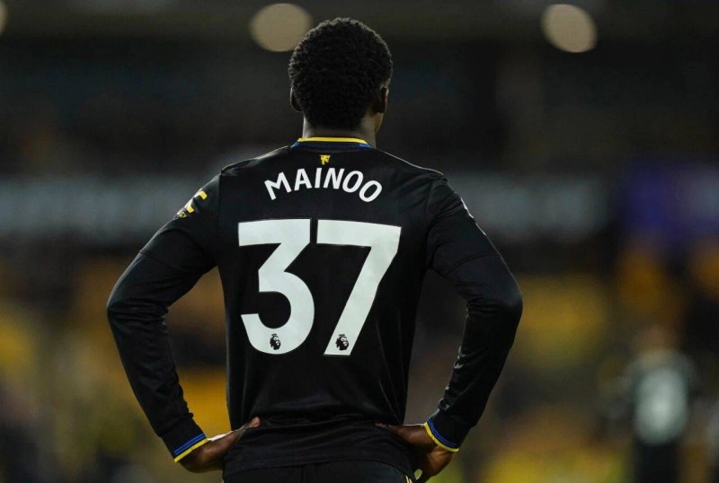 原创             曼联新帝星考虑永久转会！阿莫林画饼无用，除非换帅否则难逃替补