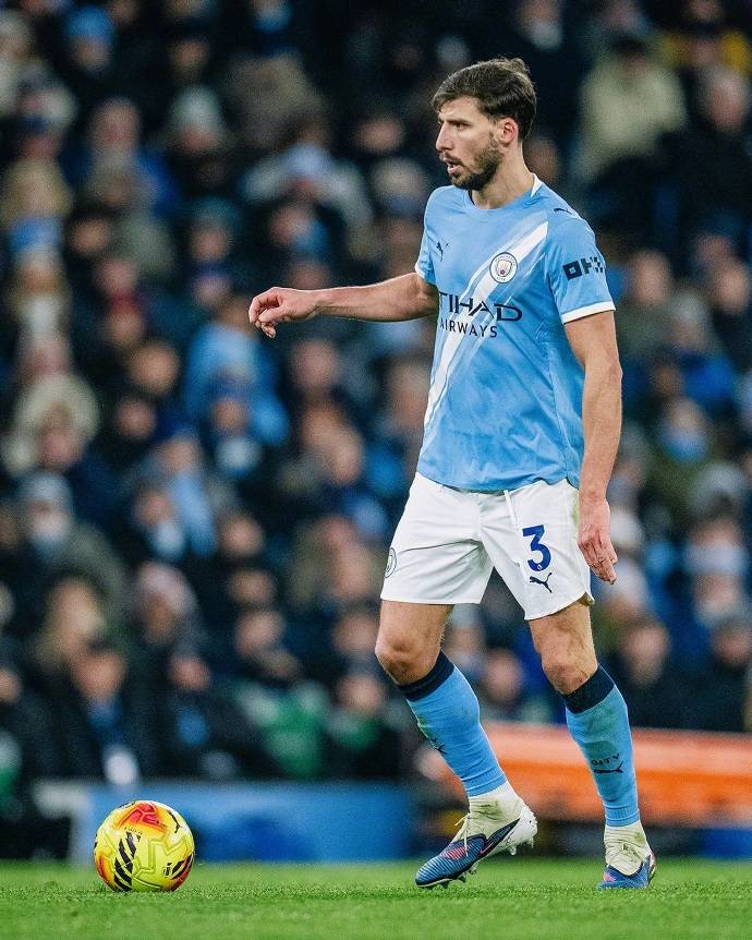 原创             曼城对阵布莱顿分析，后防残阵成隐患，遭遇克星哈兰德破荒难