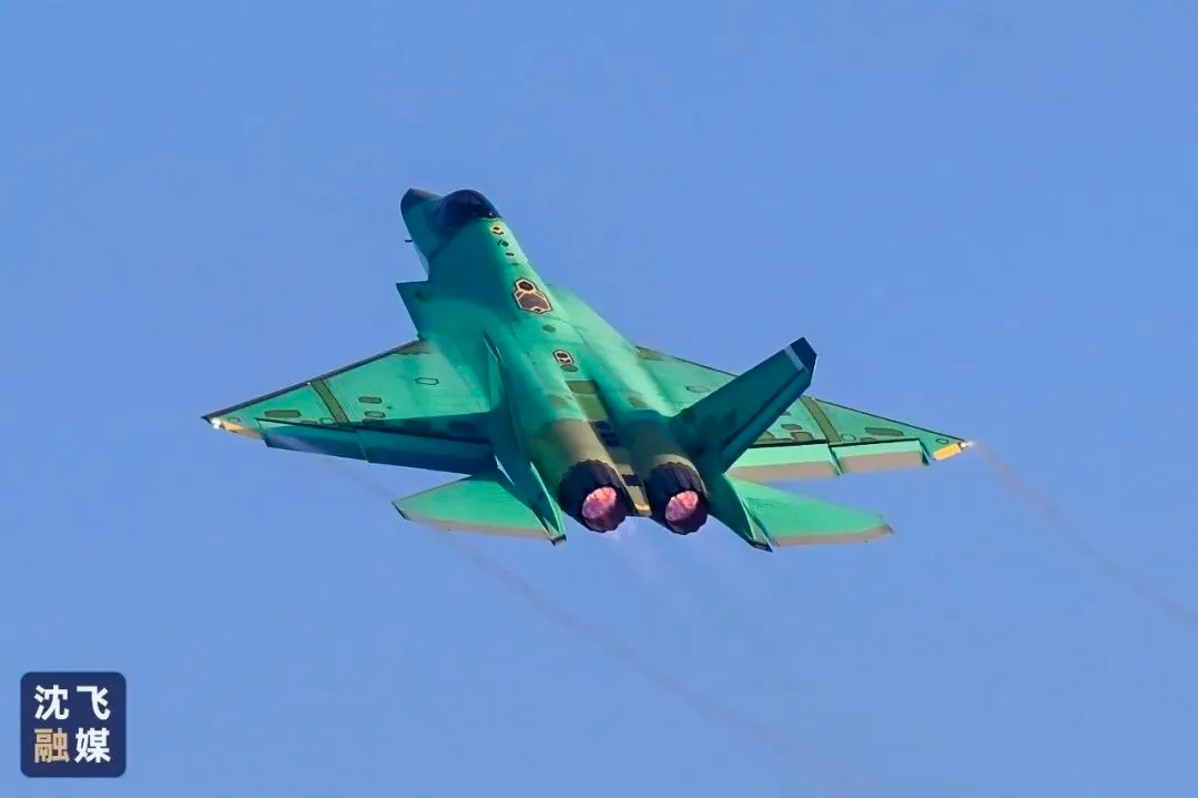 歼-35新年第一飞！试飞机为何是“绿皮机”？