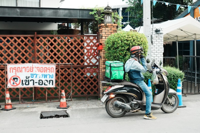 Uber 优先配送并不优先?外卖平台存在“骑手斩杀线”?挑动千万网友情绪的“内部爆料”实为 AI 造谣式起号 Uber 优先配送并不优先?外卖平台存在“骑手斩杀线”?挑动千万网友情绪的“内部爆料”实为 AI 造谣式起号