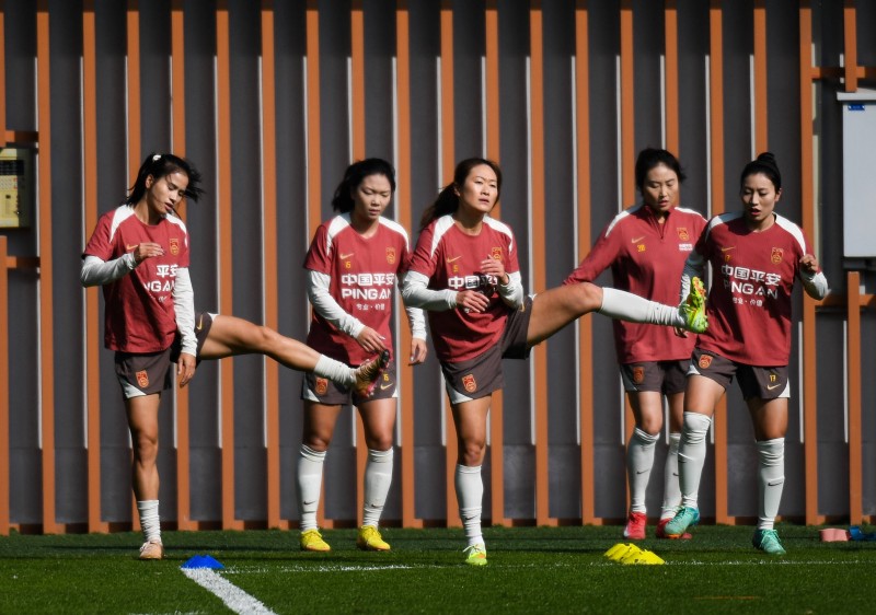 新华社：中国女足面临两大挑战 教练组需尽快做出抉择