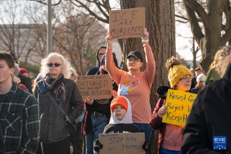 华盛顿举行反对联邦执法人员暴力执法抗议活动