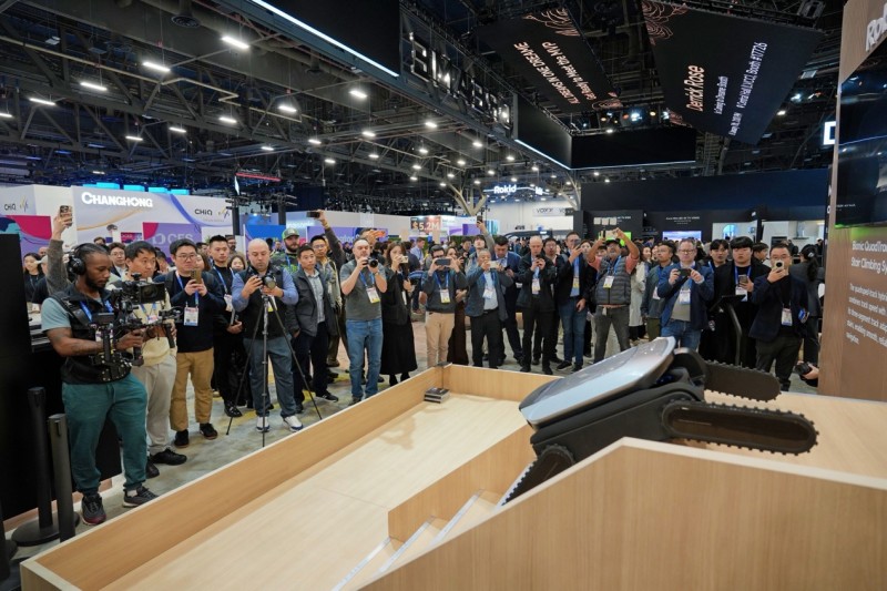 诠释技术长期主义：追觅爬楼扫地机器人 Cyber X 如何炼成全球跨楼层清洁的“最佳解法”？