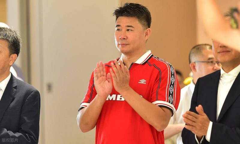 原创             全队遭批，唯他获赞！董方卓唯一认可的U23铁腰，要登陆英超了