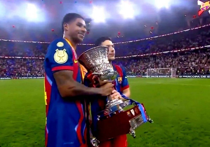 原创             巴萨与曼联开谈买断拉什福德，报价2200万还分期！拉师傅逼宫拉爵无奈