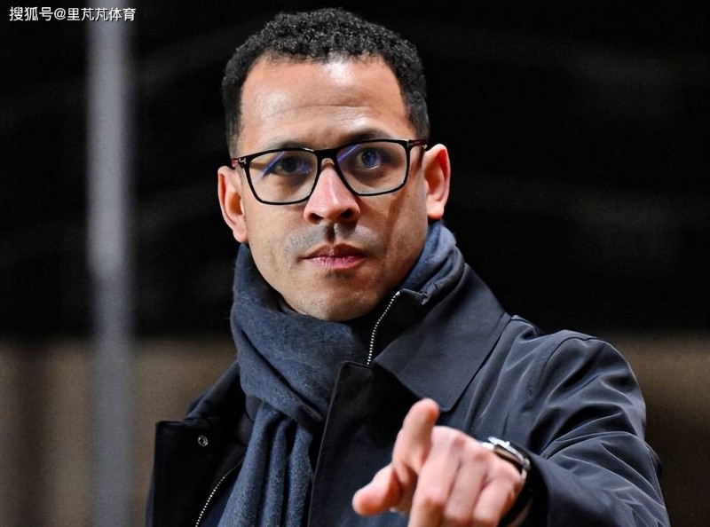 原创             英超主帅真难当！三人拿下月最佳后下课，新科欧联冠军也想换帅