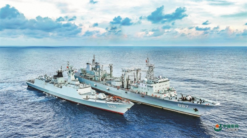 远航深蓝——海军某护卫舰支队舰艇长航时训练影像